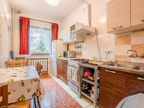 遮光窗帘、折叠床/加床（额外收费）、床单