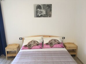 Quarto quádruplo conforto | 1 quarto, roupas de cama premium, cofres nos quartos, escrivaninha