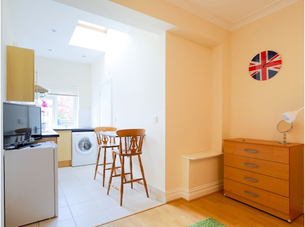 Studio, salle de bains attenante, vue jardin (RP3) | Coin cuisine privé