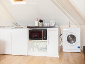 Private kitchenette - Russland Apartments (Harrow)