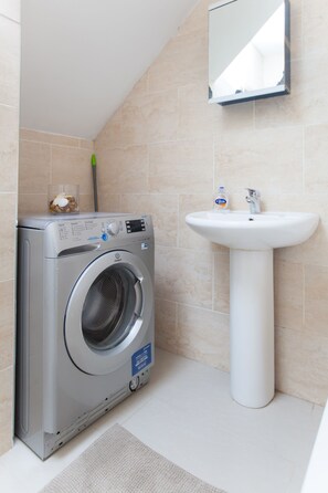 Bathroom - One Bedroom Flat in Harrow 62D (Harrow)