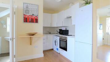 Studio, Ensuite (42c) | Restaurant