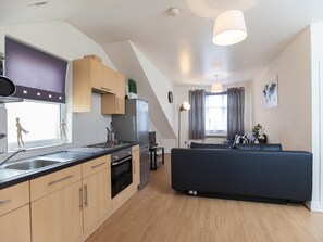 Restaurant - One Bedroom Flat in Harrow 64e (Harrow)