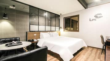 Habitación Premium | Ropa de cama de alta calidad, escritorio y wifi gratis