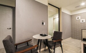 客房 (VIP with Sauna) | 起居区 | 电脑