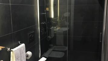 Doccia, set di cortesia gratuito, asciugacapelli, accappatoio