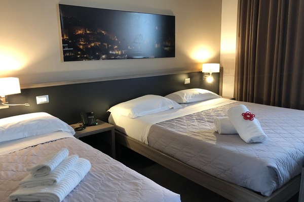 Premium bedding, desk, soundproofing, free WiFi