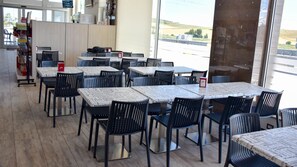 Family dining - La Sosta Motel (Matera)