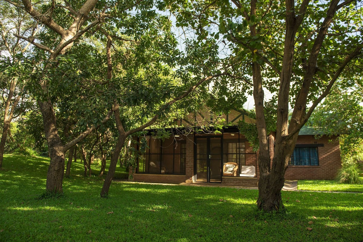 Cottage, 2 Bedrooms | Meja, ruang kerja komputer riba, kalis bunyi, Wi-fi percuma 