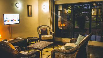 Executive Apartment | Living area | Flat-screen TV