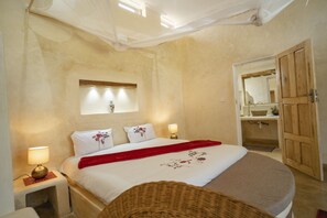 Chambre Deluxe double, 1 chambre, accès à la piscine | Ameublement unique, bureau, espace de travail pour ordinateurs portables