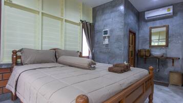 Deluxe Double Room | Blackout drapes, rollaway beds, free WiFi, wheelchair access