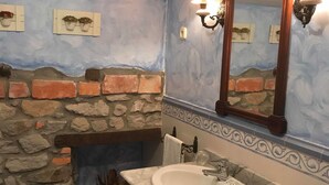 Bathroom - Posada Valle de Guriezo (Guriezo)