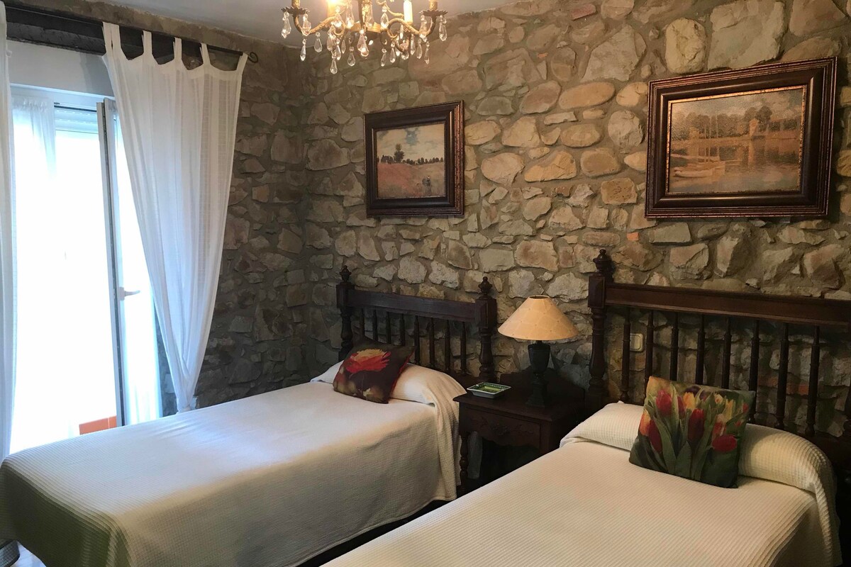 Double Room | Free WiFi, bed sheets