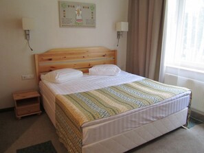 Standaard tweepersoonskamer | Luxe beddengoed, een kluis op de kamer, een bureau, een laptopwerkplek