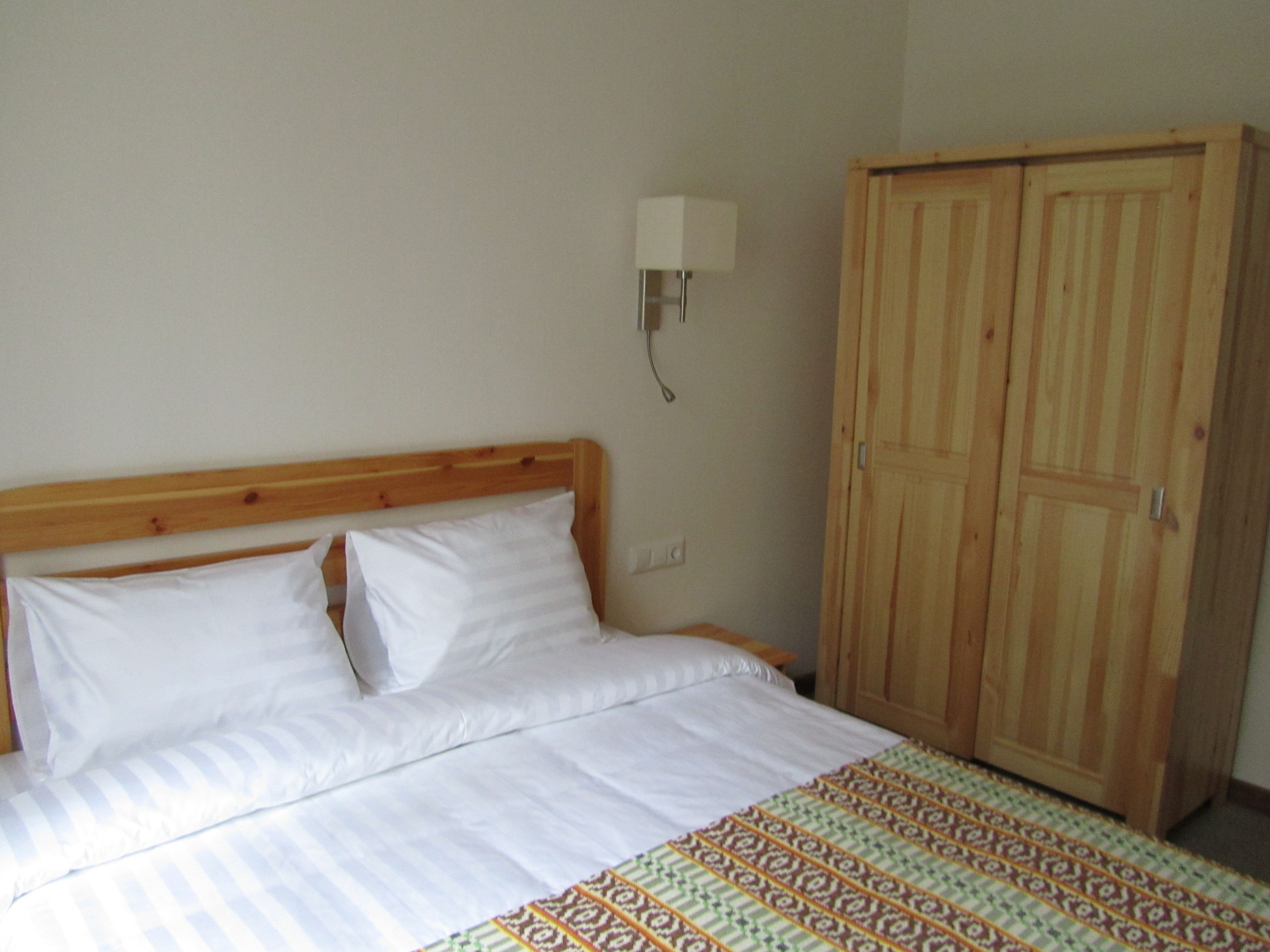 standard double room | premium bedding, in-room safe, desk, laptop workspace
