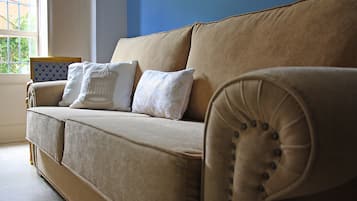 Departamento Deluxe, 2 habitaciones, Terraza | Sala de estar | Televisión de pantalla plana