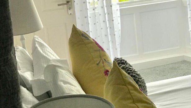 经典套房, 1 张特大床, 无烟房 | 免费 WiFi、床单