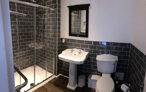 Bathroom - Old School House (Ambleside)