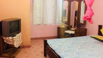 1 bedroom, bed sheets