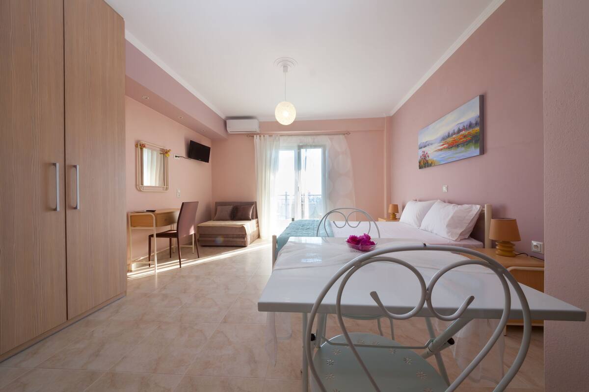 Studio, Garden View (Triple) | Soundproofing, iron/ironing board, WiFi (free), bed sheets