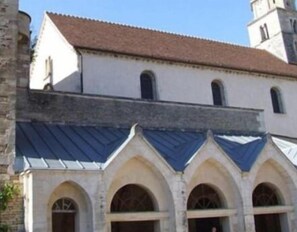 Exterior - Le Puits Fortifie (Salives)