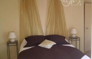 Cots/infant beds, rollaway beds, free WiFi, bed sheets - Le Puits Fortifie (Salives)