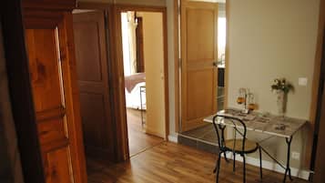 Cunas (de pago), camas supletorias, wifi gratis y ropa de cama