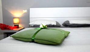 Triple Room, Multiple Beds, Non Smoking | Desk, soundproofing, free WiFi - L'Iris B&B (Lucca)