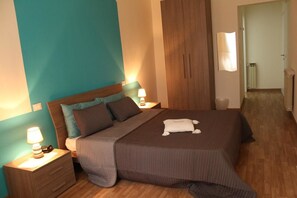 Schreibtisch, schallisolierte Zimmer, kostenloses WLAN