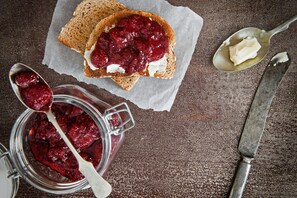 Free daily full breakfast - STOANA (Valle Aurina)