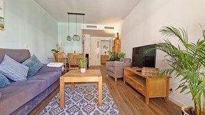 Een televisie en een dvd-speler