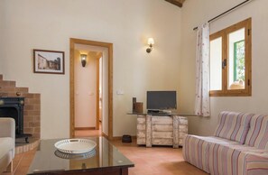 TV, fireplace, stereo