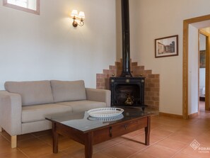 TV, fireplace, stereo