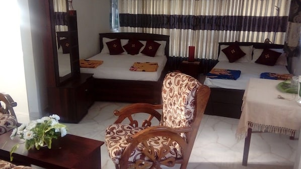 Chambre, 2 grands lits, non-fumeurs | Wi-Fi gratuit