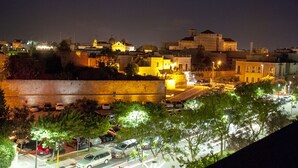 A nighttime view of a cityscape with illuminated buildings and a prominent historical structure. - Alla Vista Del Barocco (Lecce)