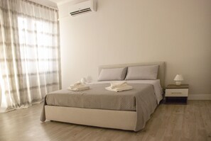 Premium bedding, minibar, in-room safe, desk - Alla Vista Del Barocco (Lecce)