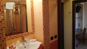 Chambre Familiale, 2 chambres | Salle de bain
