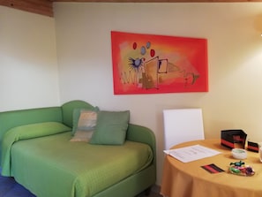 Deluxe Double Room | Individually decorated, individually furnished, desk, blackout drapes - B&B Domus Traiani (Benevento)