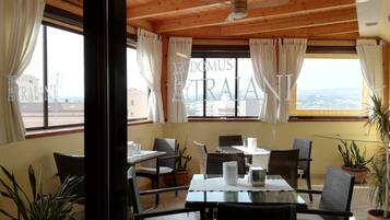 Petit déjeuner buffet compris tous les jours