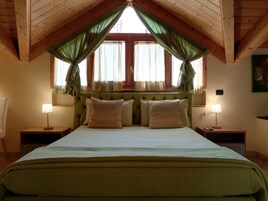 Deluxe Double Room | Individually decorated, individually furnished, desk, blackout drapes