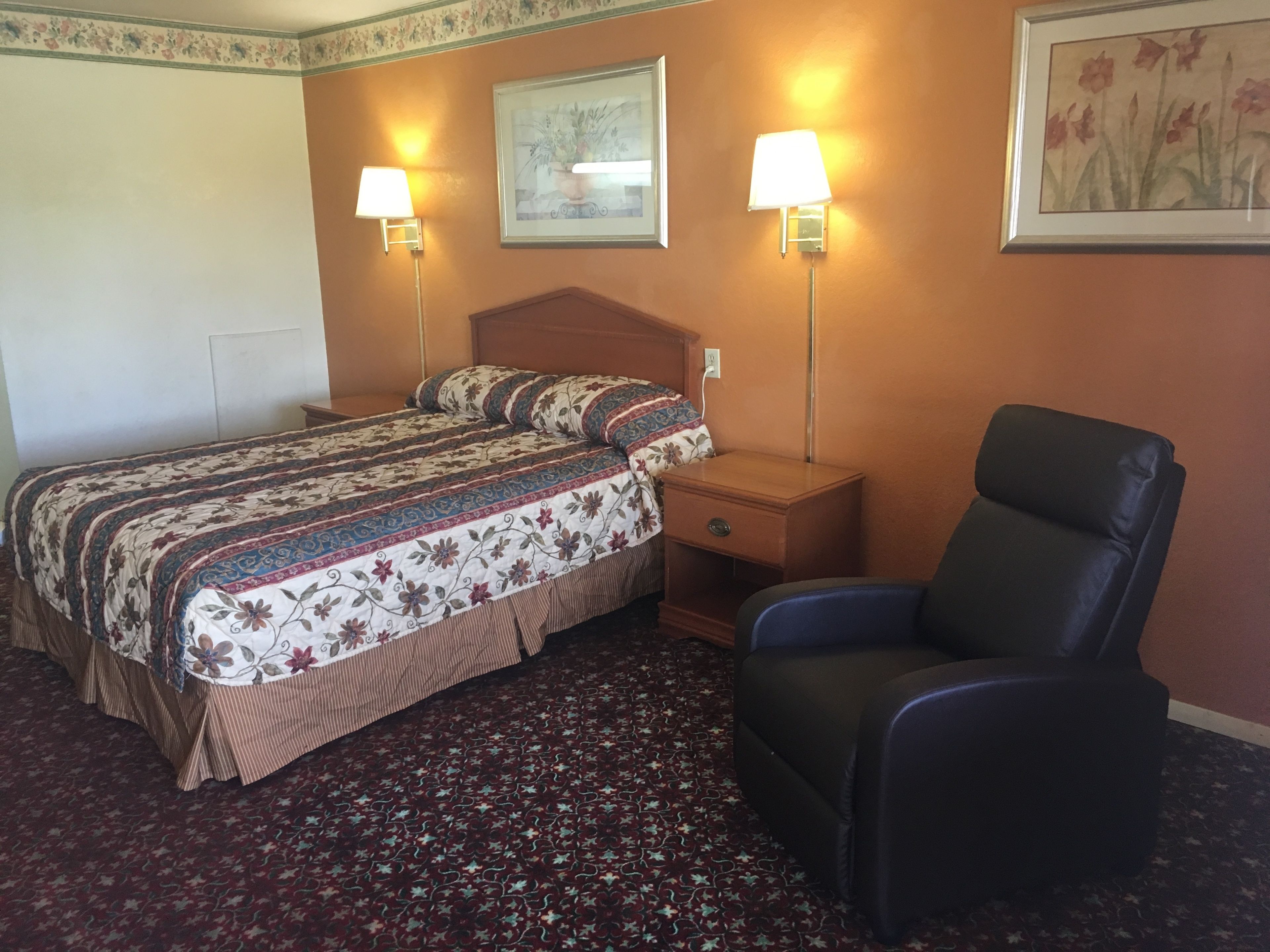 Standard Single Room, 1 Queen Bed, Smoking