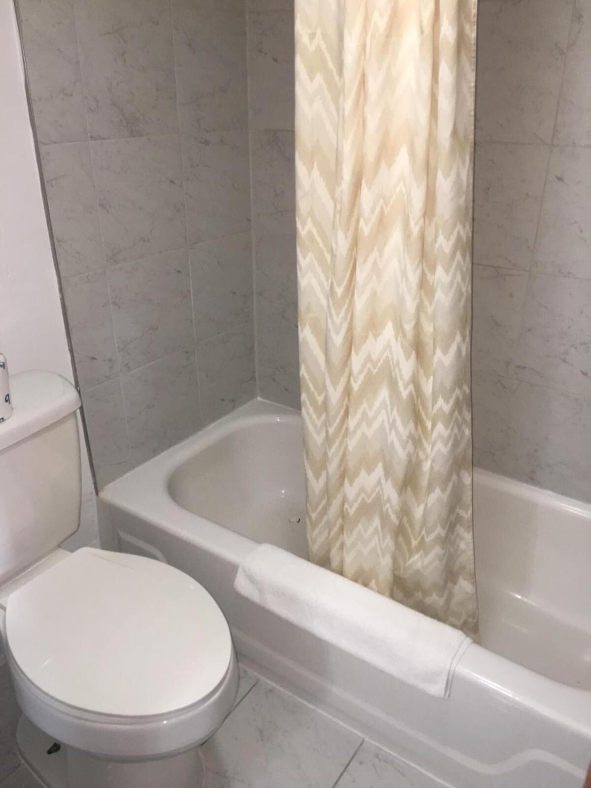 Deep soaking tub, towels