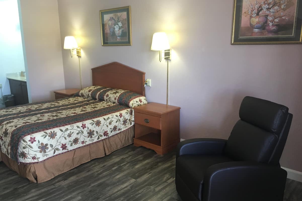 Standard-Einzelzimmer, 1 Queen-Bett, Nichtraucher | Kostenloses WLAN, BettwƤsche