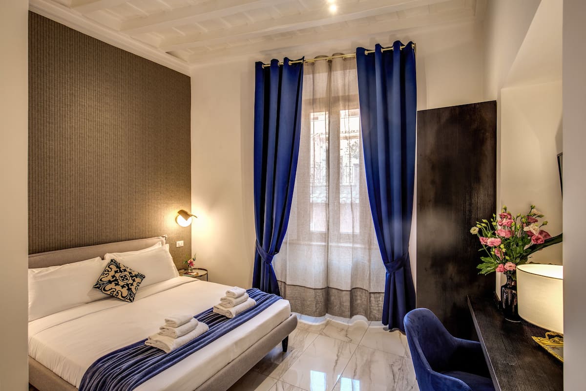 Deluxe Double Room | Bar mini, peti besi dalam bilik, dilengkapkan perabot secara berasingan
