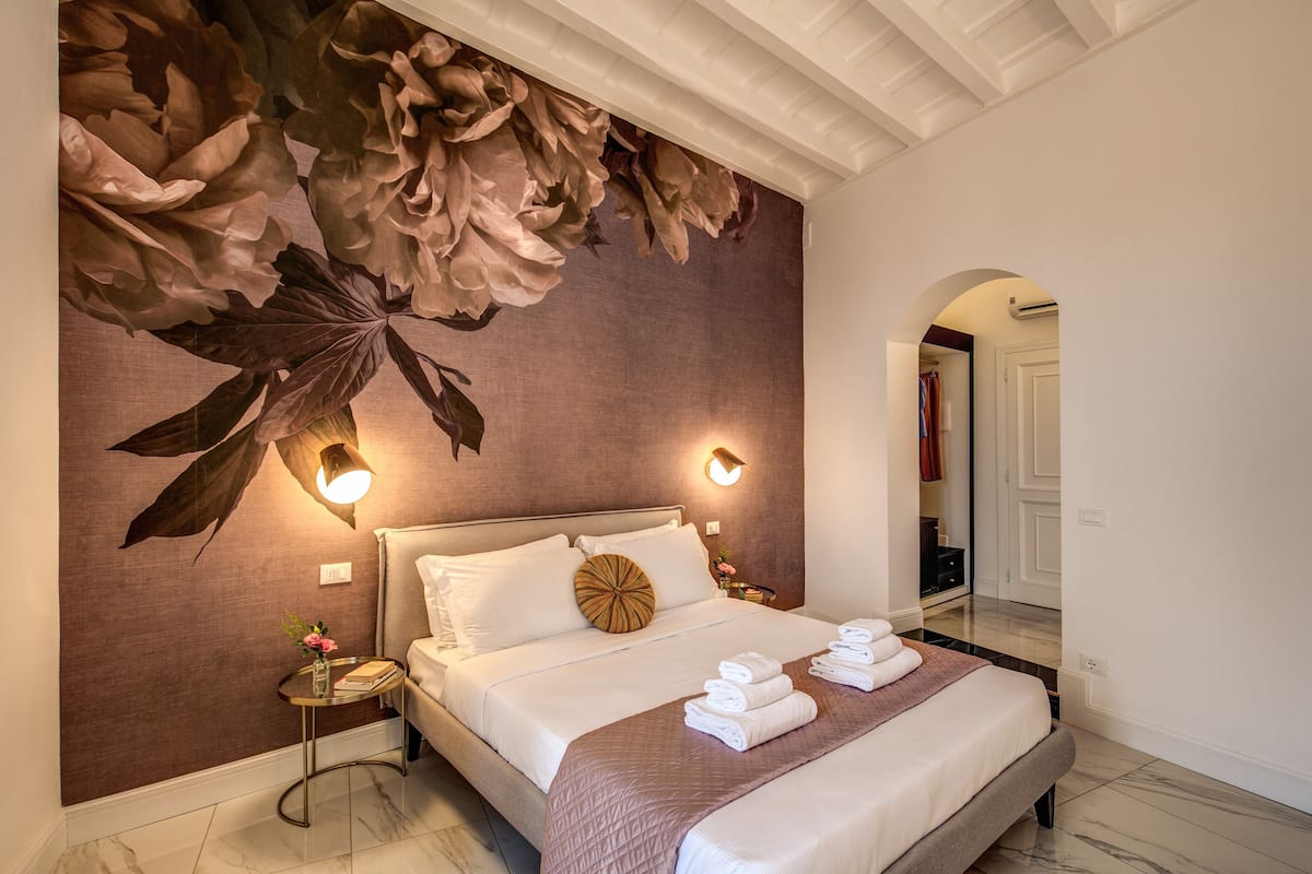 Luxury Double Room | Bar mini, peti besi dalam bilik, dilengkapkan perabot secara berasingan
