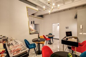 Reception - Little Queen Pantheon Residence (Rome)