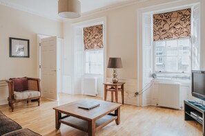 Classic Apartment, 1 Bedroom, First floor | Individually decorated, individually furnished, blackout curtains - Reizand Apartments, Young St (Edinburgh)