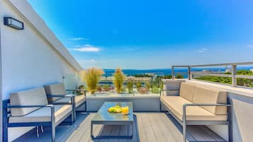 Apartament de luxe, 1 dormitori, banyera d'hidromassatge | Terrassa o pati