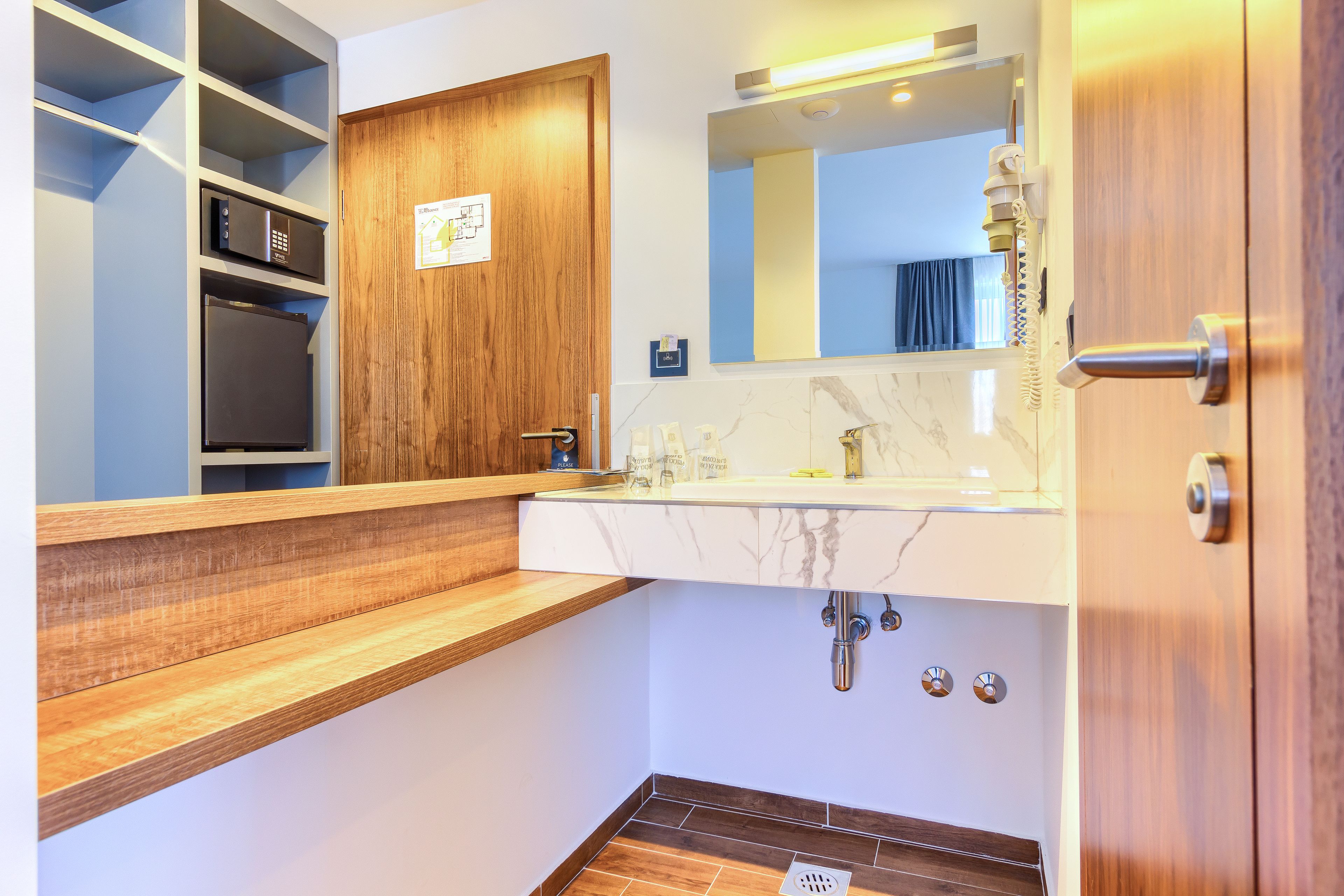 deluxe triple room | bathroom | shower, rainfall showerhead, free toiletries, hair dryer